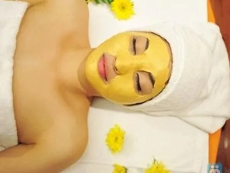 Mặt nạ tinh bột nghệ và dầu dừa trị mụn trứng cá hiệu quả