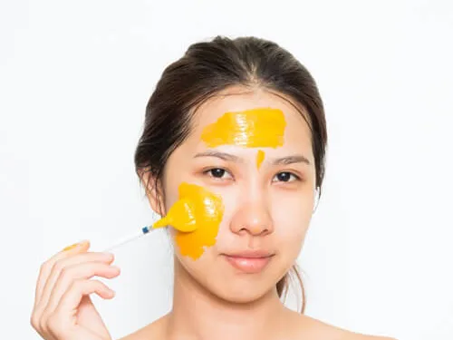 Mẹo làm đẹp từ đầu đến chân nhờ bột nghệ