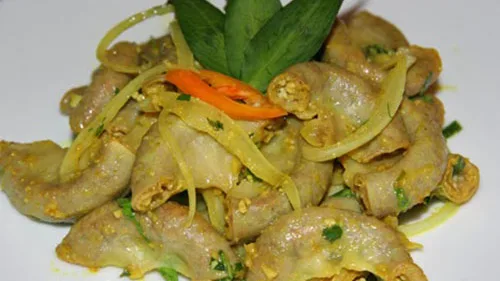 Tinh bột nghệ với món lòng heo xào
